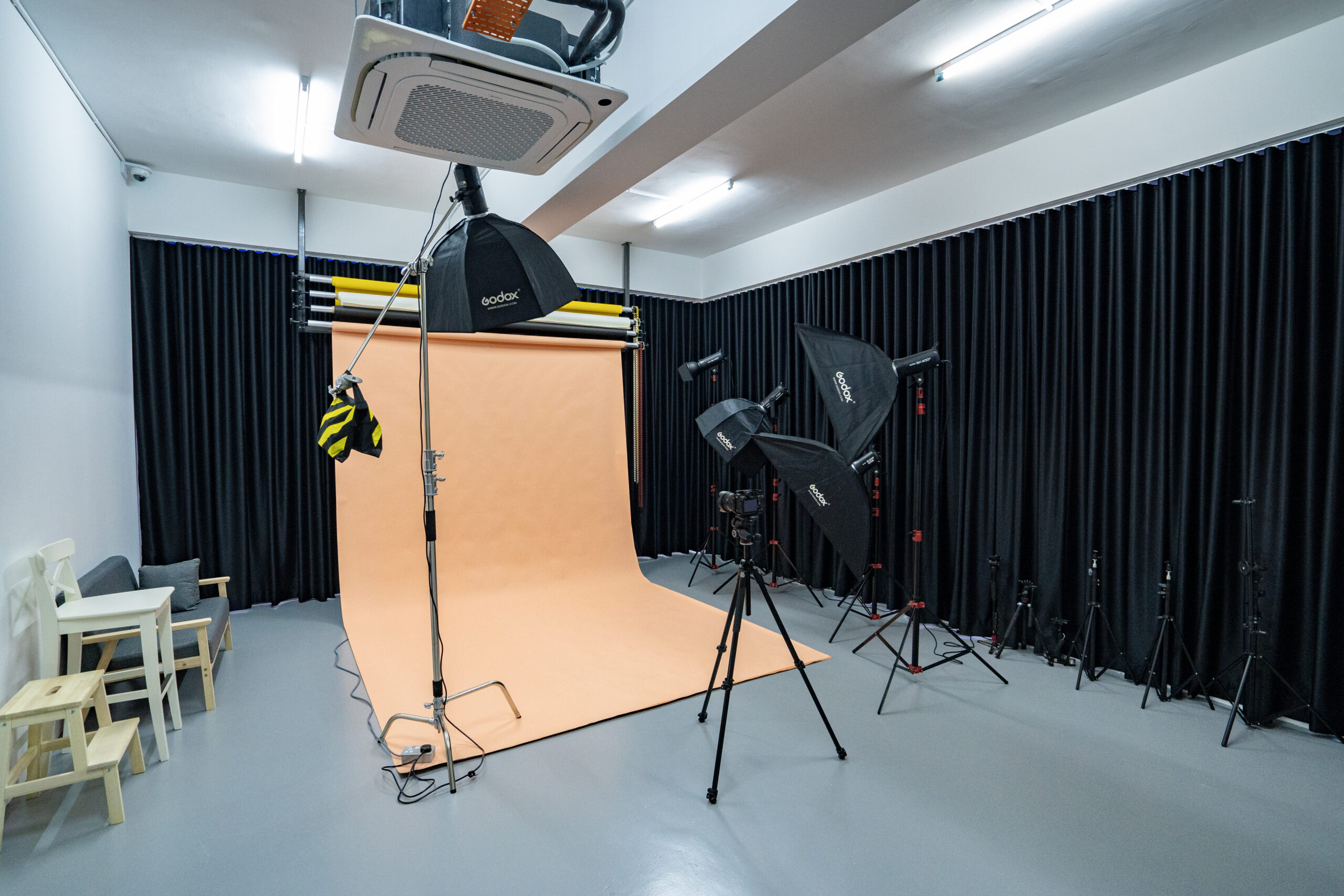 Space Rental tzh01781 c